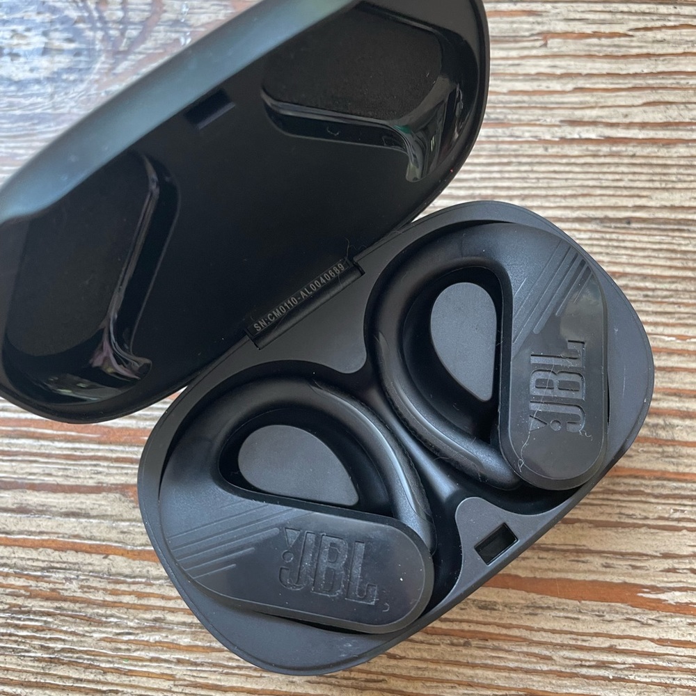 JBL Endurance Peak 3 wireless ear buds